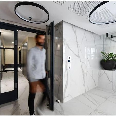 Studio Neuf Paris La Defense Metro 15 Rueil - Suresnes - Mont Valerien ภายนอก รูปภาพ
