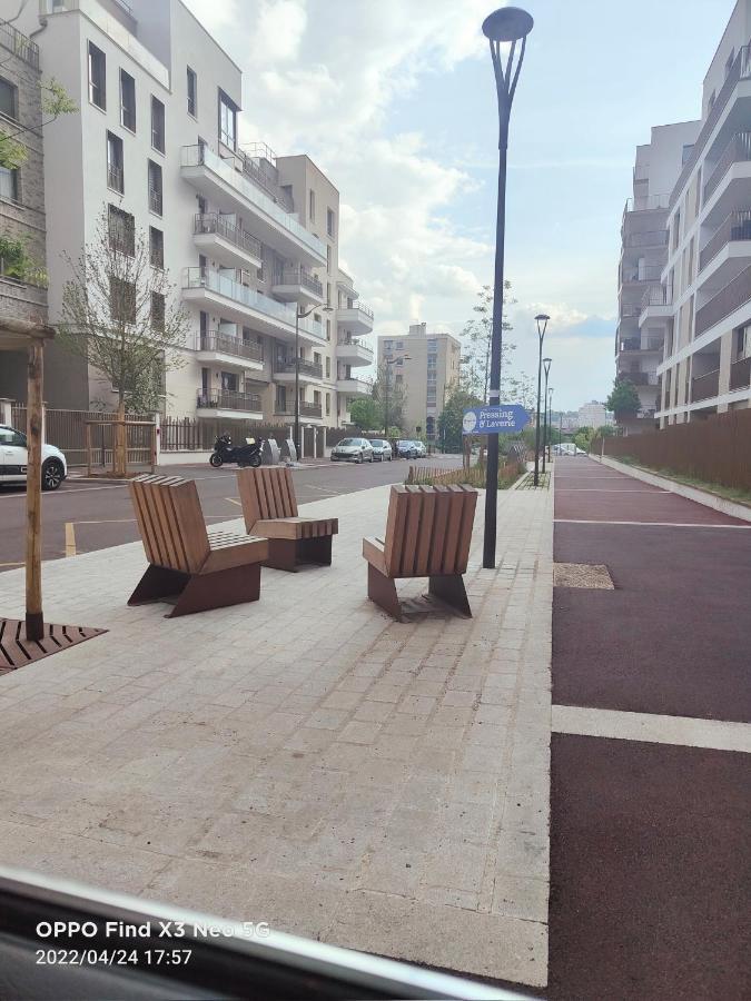 Studio Neuf Paris La Defense Metro 15 Rueil - Suresnes - Mont Valerien ภายนอก รูปภาพ